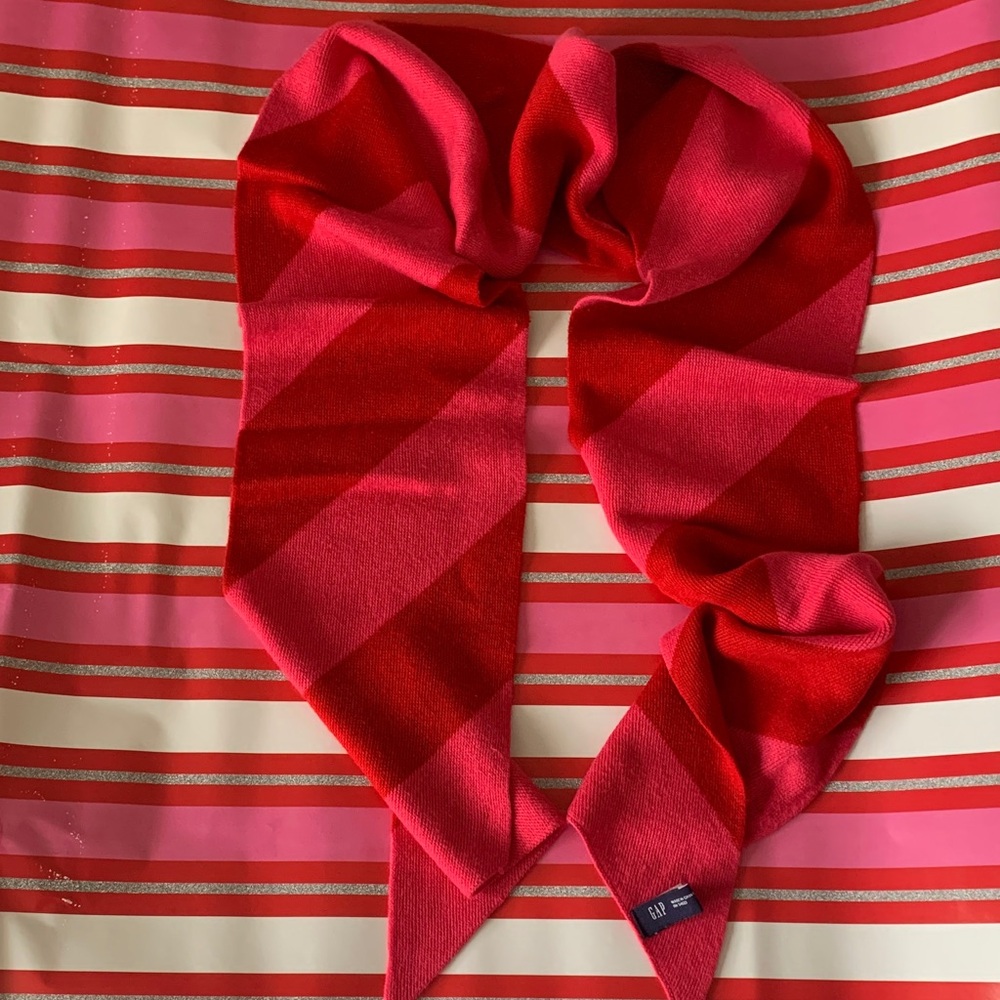 GAP - Bold Red and Pink Diagonal Striped Scarf